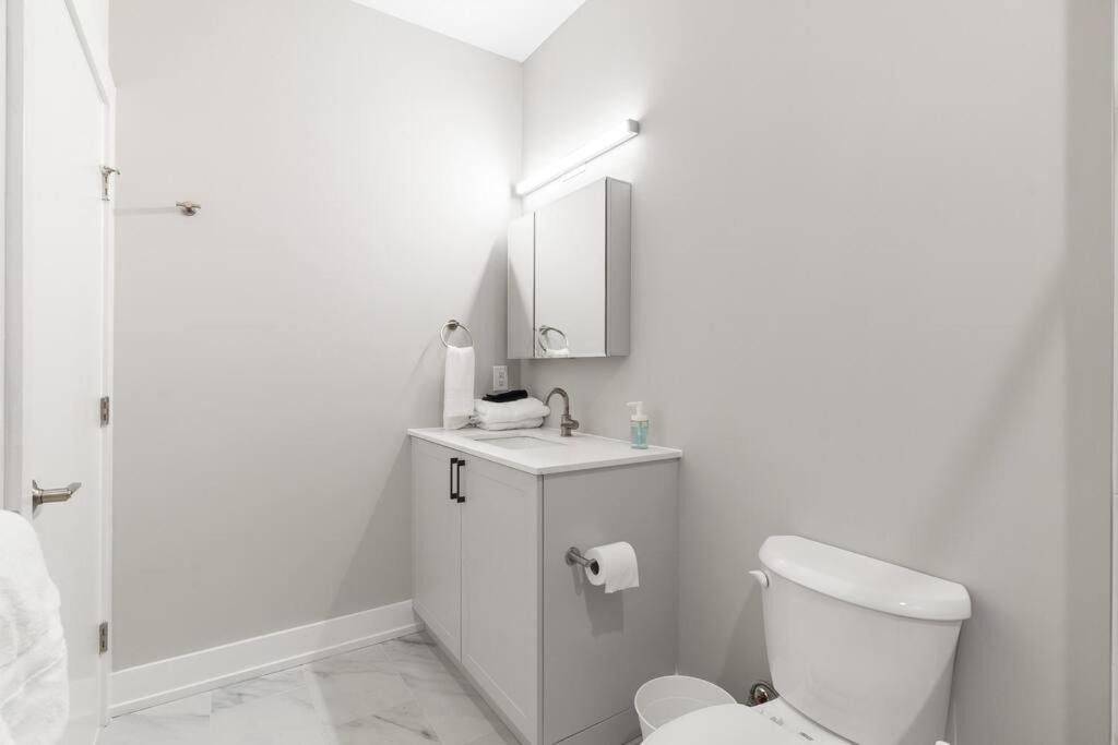 Apartment 1bd Sleeps 4 With Views - Near Fish Town And Old Philadelphia