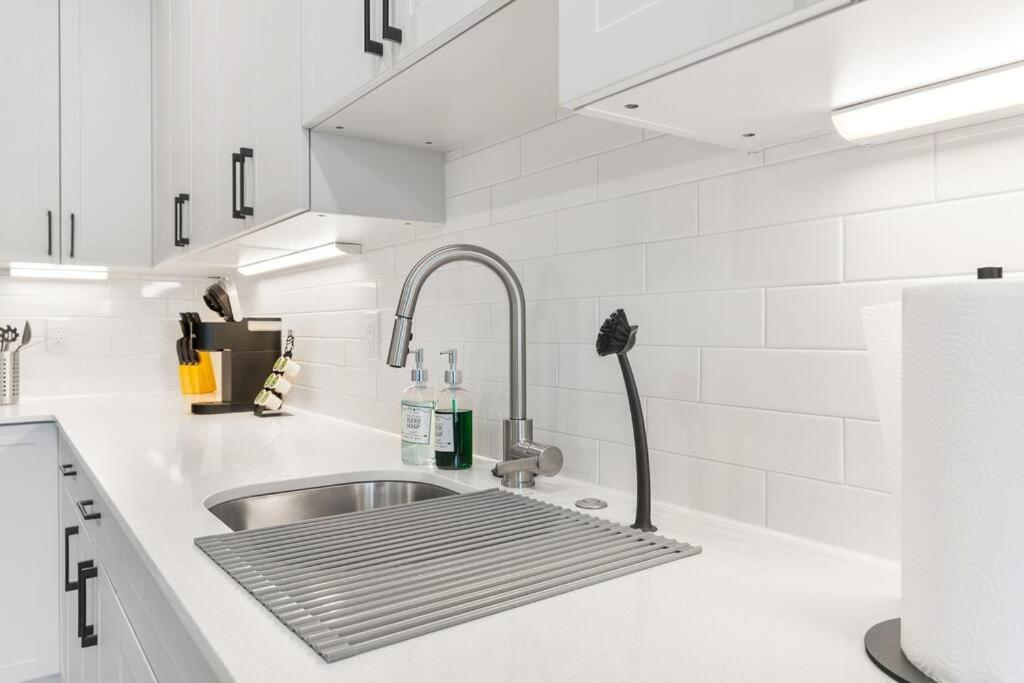 1bd Sleeps 4 With Views - Near Fish Town And Old Apartment *