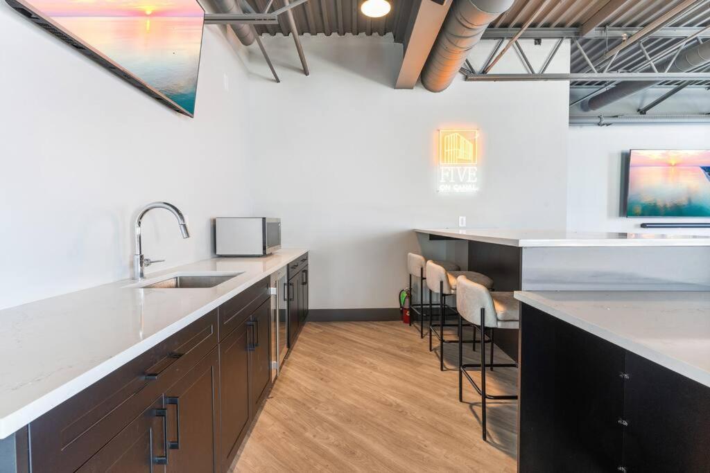 Apartment 1bd Sleeps 4 With Views - Near Fish Town And Old *