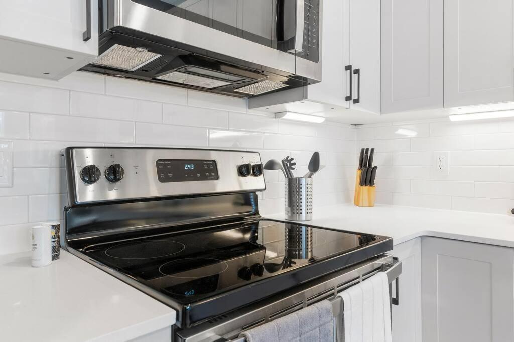 Apartment 1bd Sleeps 4 With Views - Near Fish Town And Old Philadelphia
